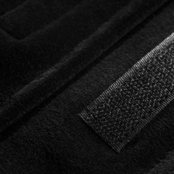Patvarus „Velcro“ užsegimas ir elastingas audinis – universalus dydis bei tvirtas plaukų prilaikymas