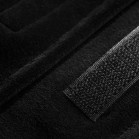 Patvarus „Velcro“ užsegimas ir elastingas audinis – universalus dydis bei tvirtas plaukų prilaikymas
