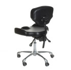 Ergonomiškai išformuota sėdynė – optimalus svorio paskirstymas, mažesnė apkrova dubeniui ir komfortas visos darbo dienos metu